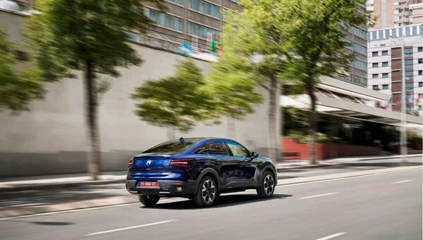 Citroen C4 X – Trois-quarts arrière