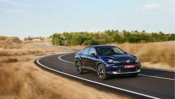 Citroen C4 X – Trois-quarts avant