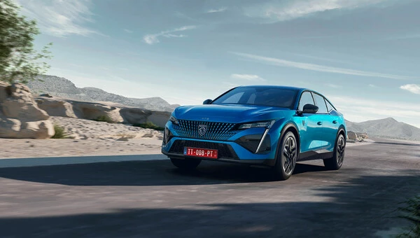 Peugeot 408 – Vue avant