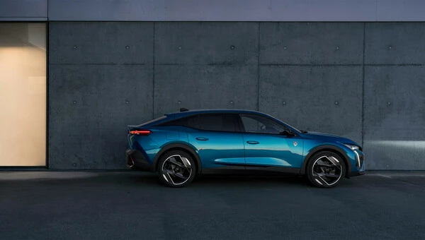 Peugeot 408 – Profil